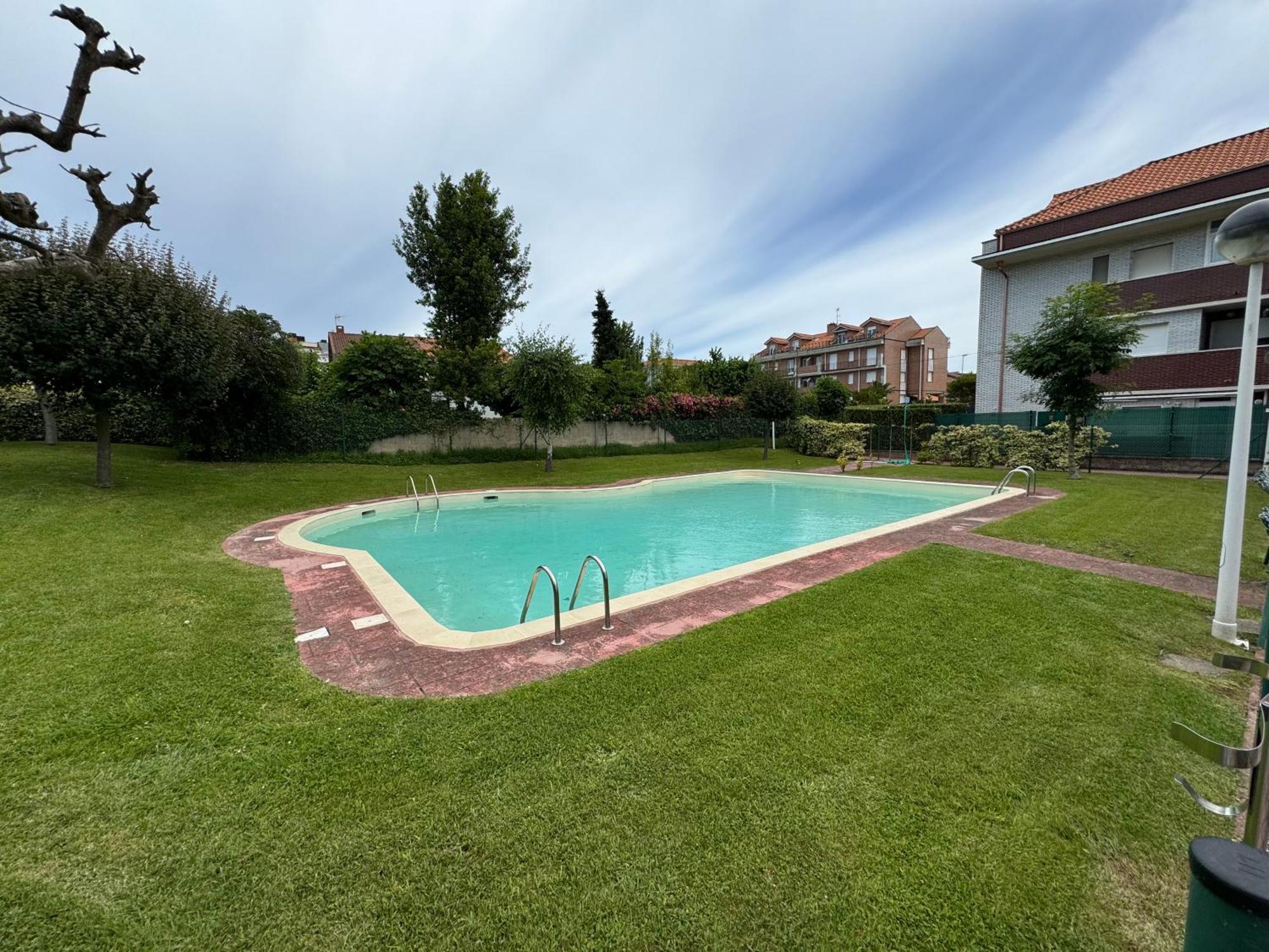 Garaje Y Piscina Comunitaria! Lägenhet Suances Exteriör bild