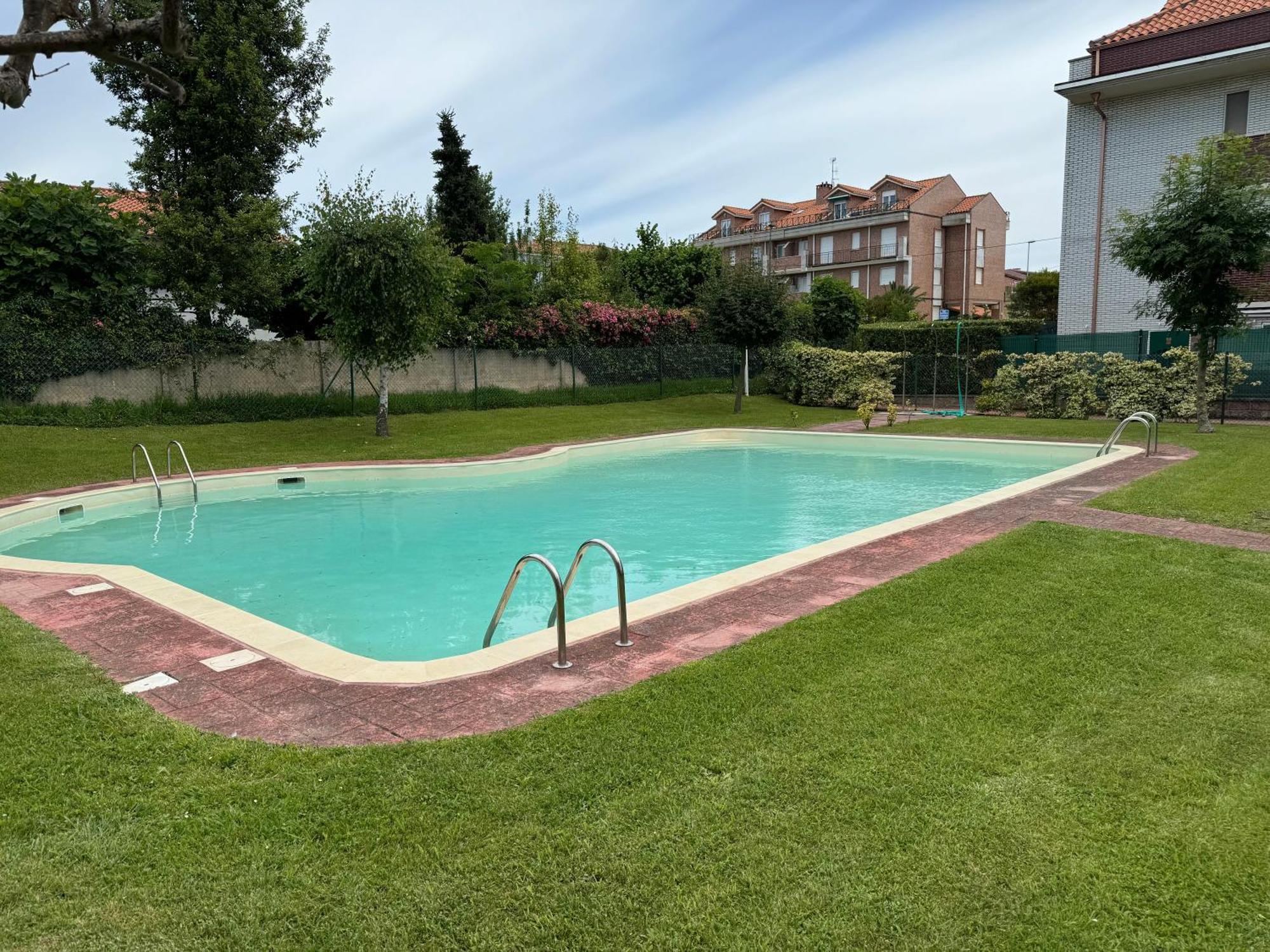 Garaje Y Piscina Comunitaria! Lägenhet Suances Exteriör bild
